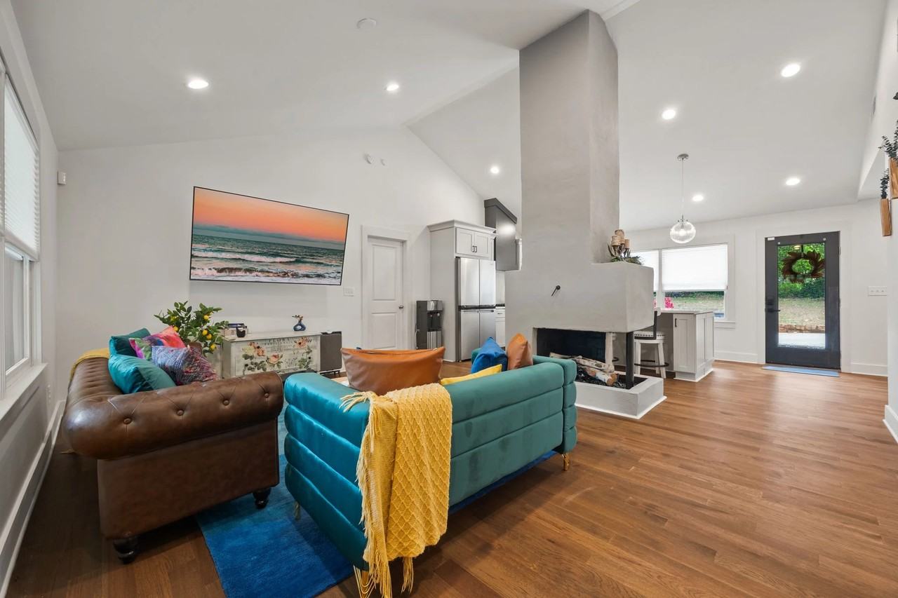 1212 Richard Rd - Photo 3 of 20