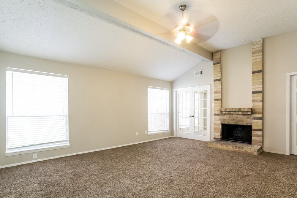 7010 Foxmont Ln - Photo 3 of 15