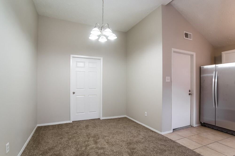 7010 Foxmont Ln - Photo 4 of 15