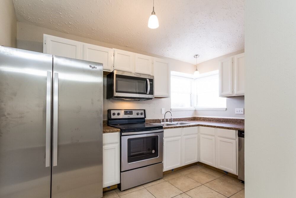 7010 Foxmont Ln - Photo 5 of 15