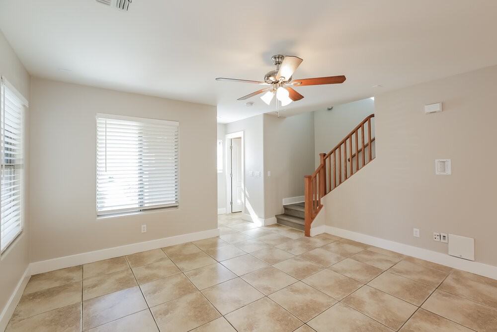 1146 E Hampton Ln - Photo 4 of 20