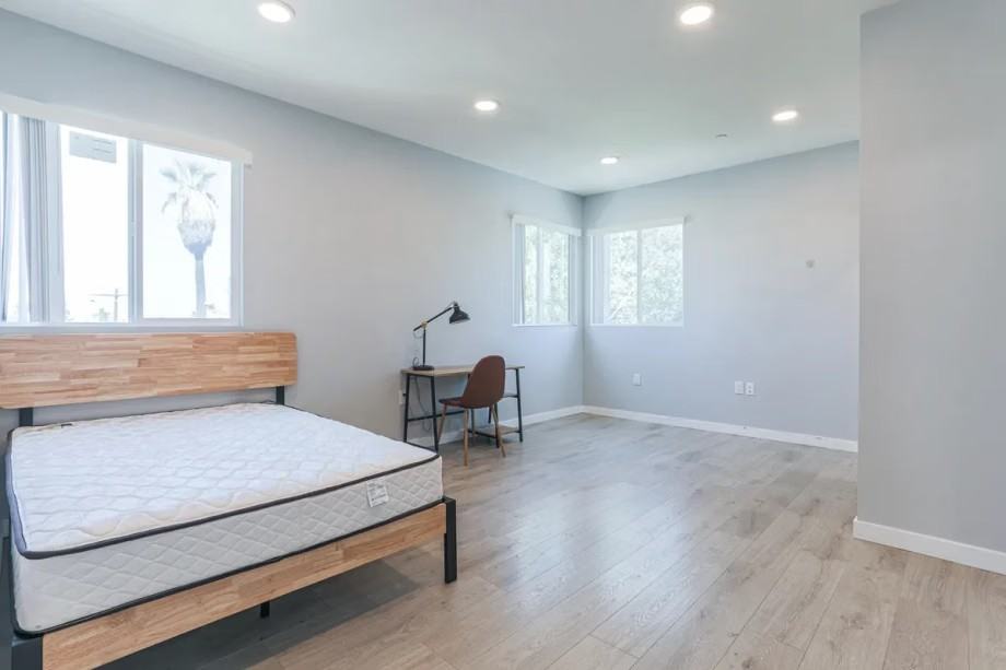 1231 1/2 W 36th Pl #1231-5 - Photo 3 of 5