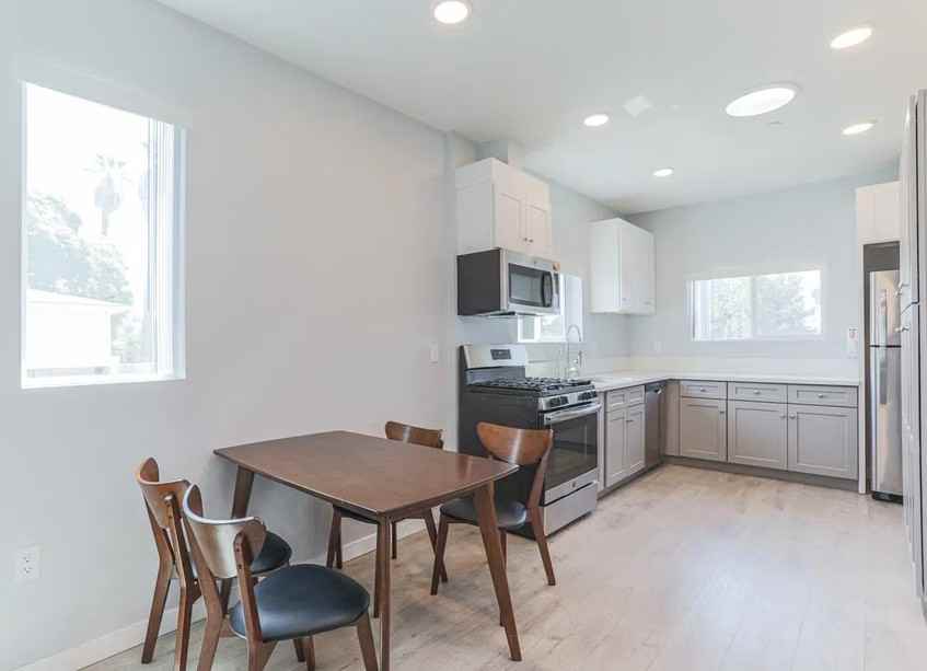 1231 1/2 W 36th Pl #1231-5 - Photo 4 of 5