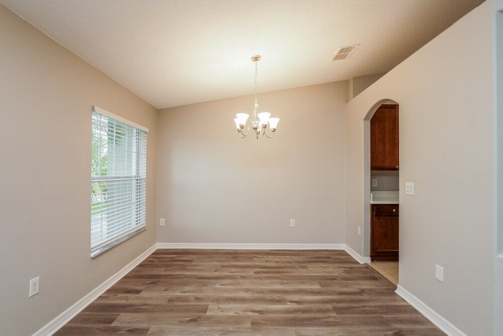 828 Cabaret Ct - Photo 5 of 19