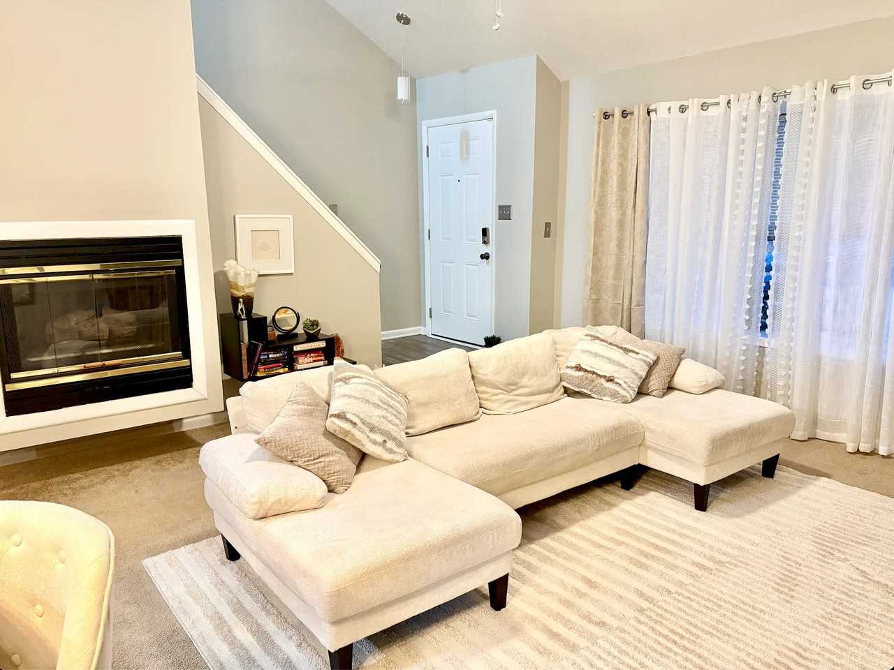 421 Woodview Ln - Photo 2 of 13