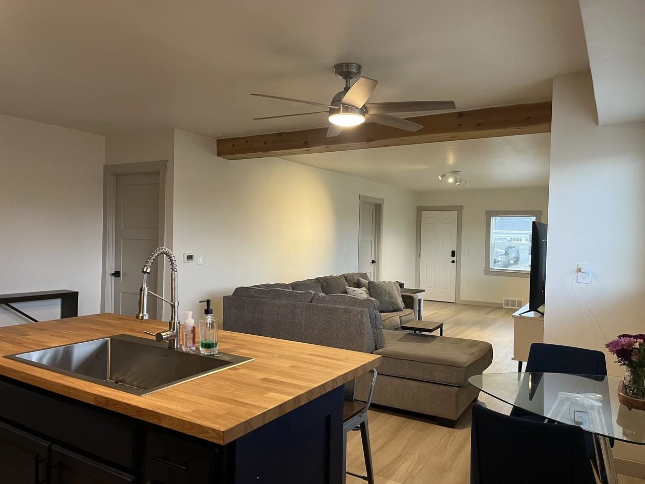 312 Nooksack Ave - Photo 2 of 10