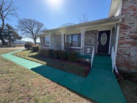 401 Old Hopkinsville Hwy - Photo 1 of 1