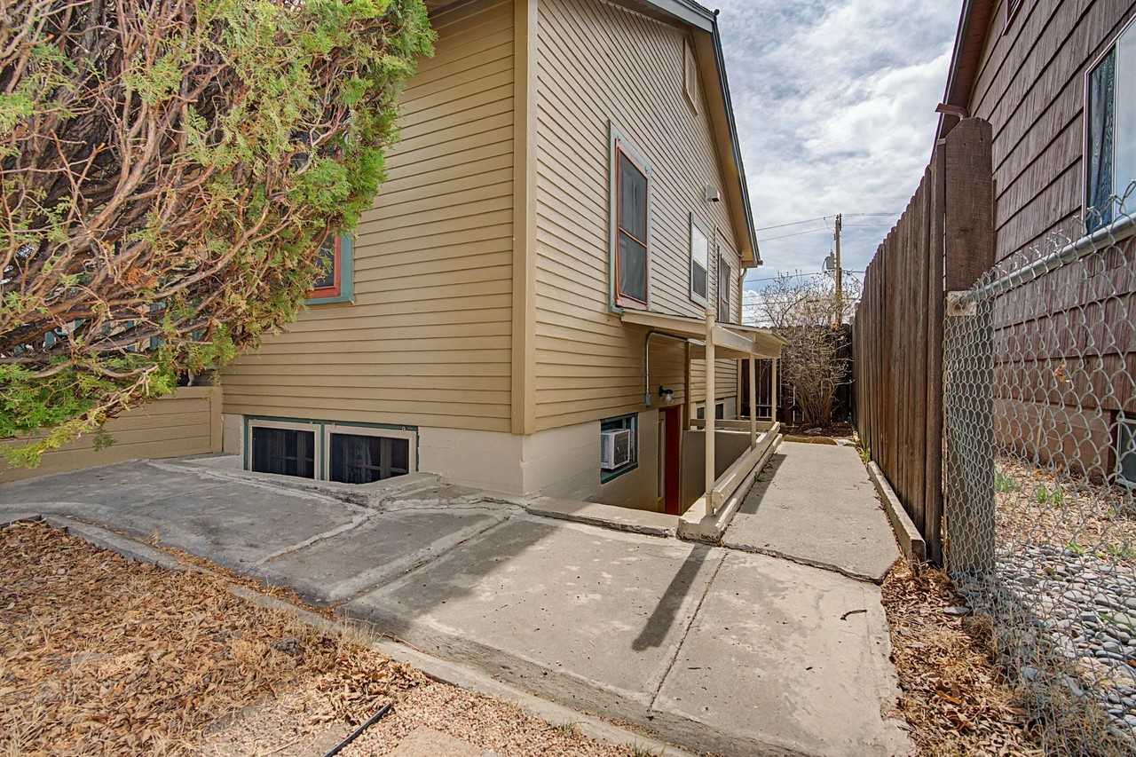 261 Belford Ave - Photo 3 of 14