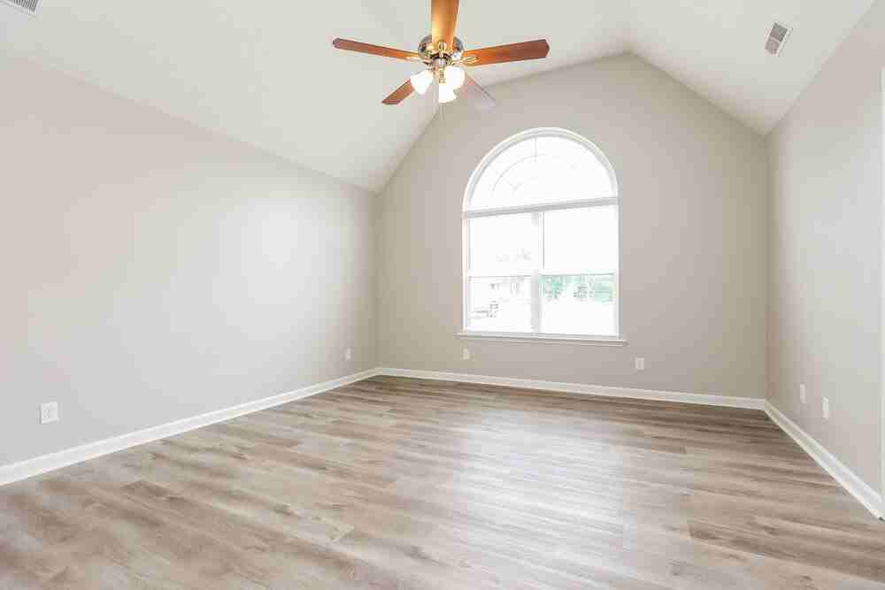 1912 Guildford Dr - Photo 3 of 16