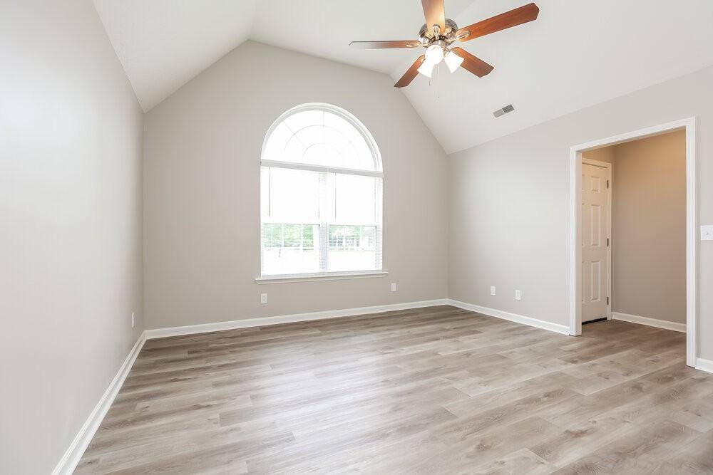 1912 Guildford Dr - Photo 4 of 16