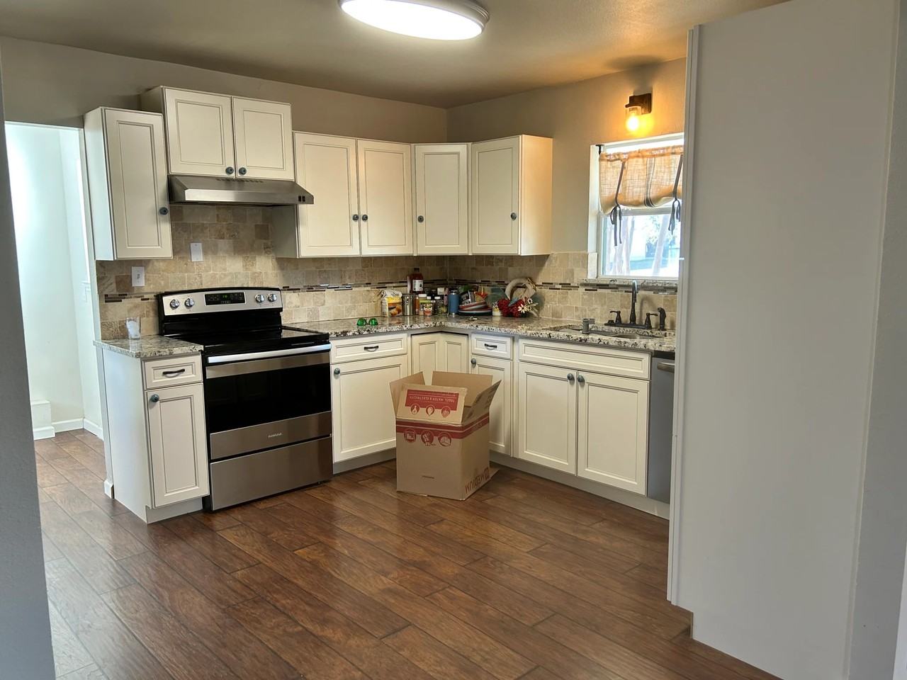 816 Lafayette St - Photo 2 of 17