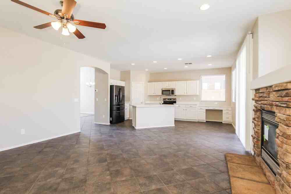 12742 W Charter Oak Rd - Photo 6 of 20