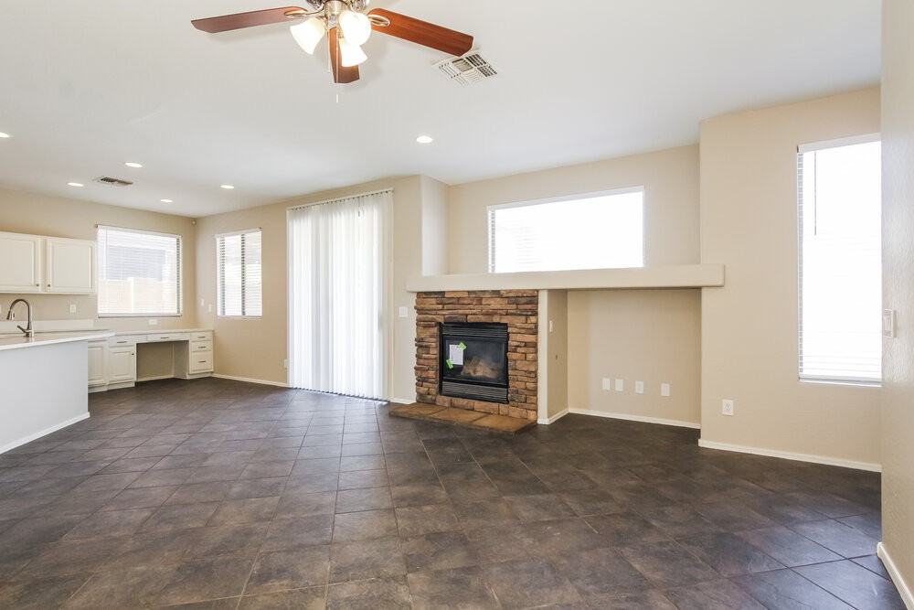 12742 W Charter Oak Rd - Photo 7 of 20