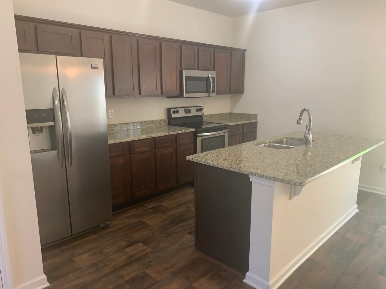 215 Orange Pond Ct - Photo 3 of 11