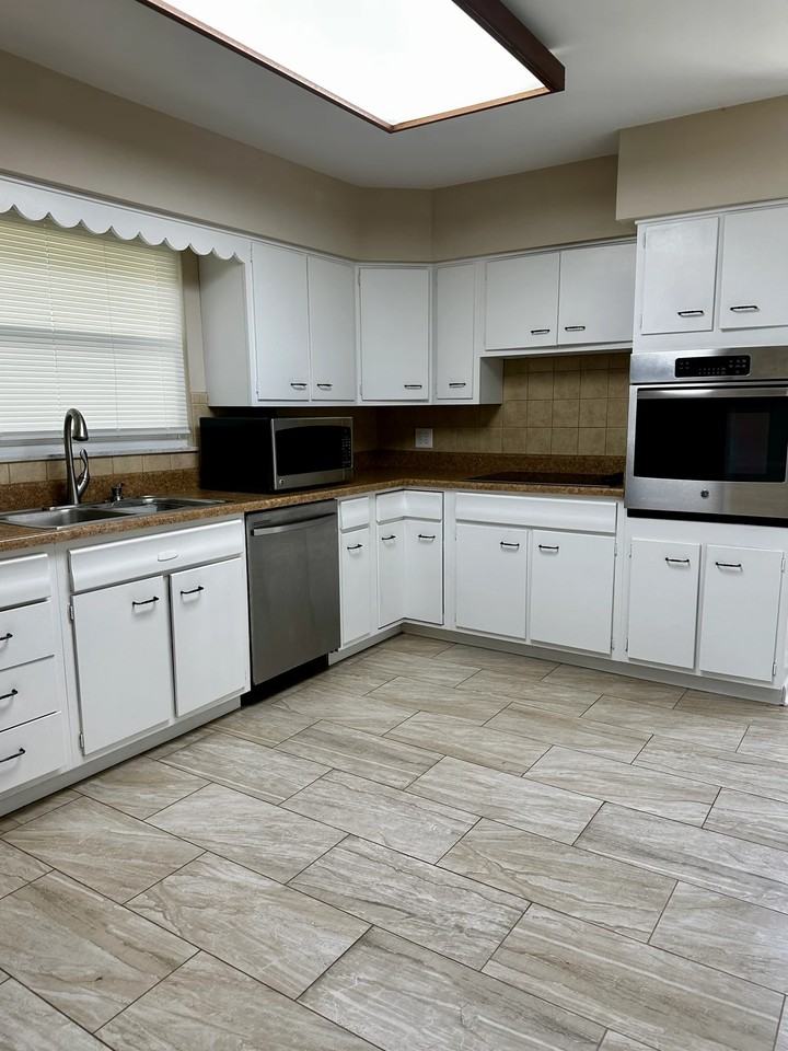 2671 Montcalm Rd - Photo 2 of 14