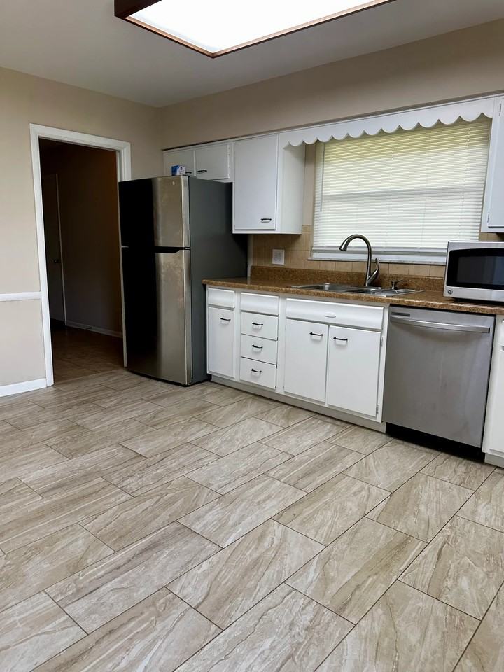 2671 Montcalm Rd - Photo 3 of 14
