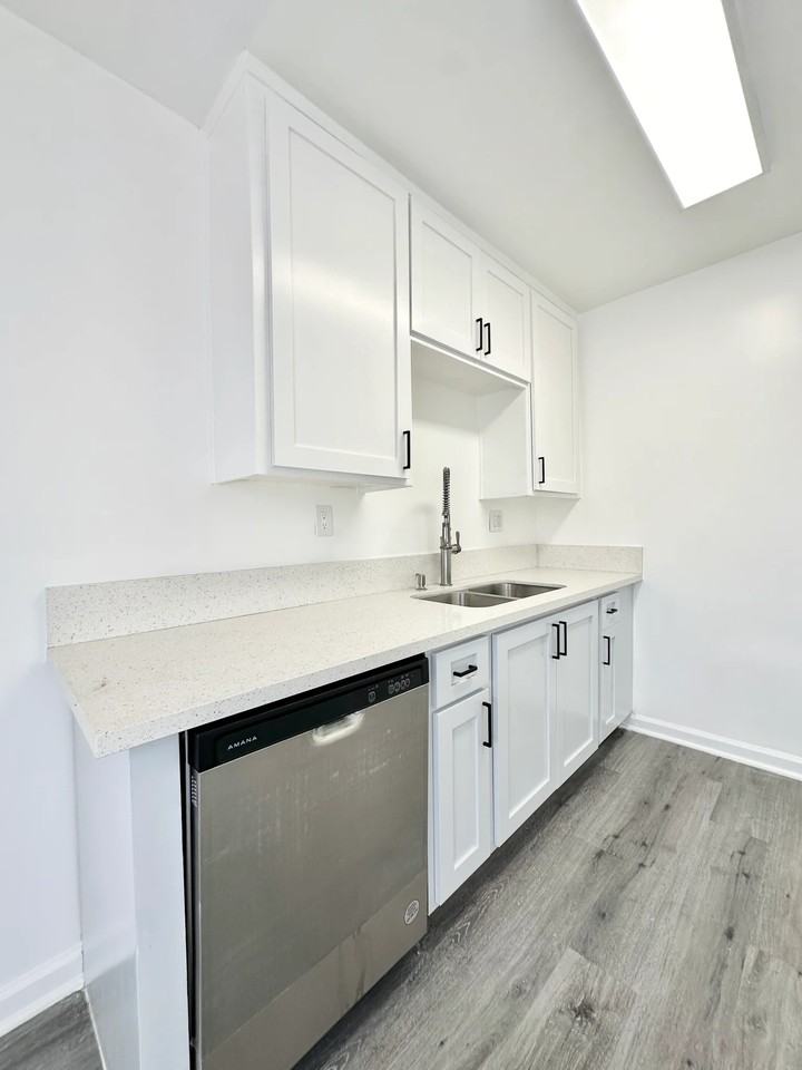 6795 N Paramount Blvd #14 - Photo 4 of 10