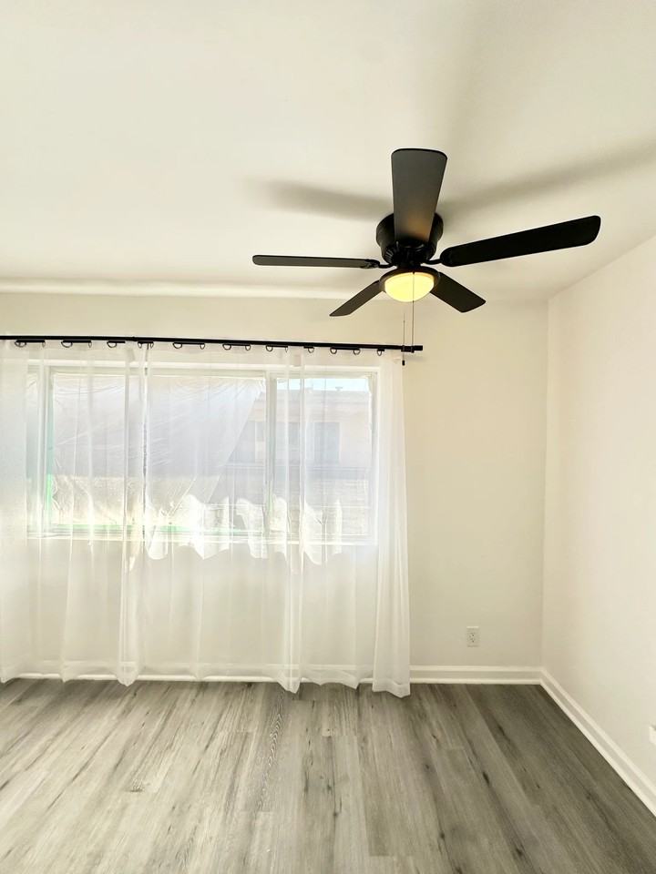 6795 N Paramount Blvd #14 - Photo 5 of 10