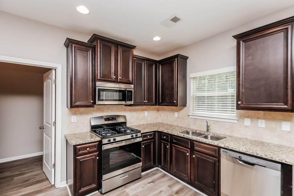 7622 Absinth Dr - Photo 7 of 17