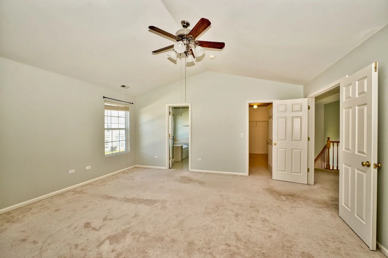 447 Cardinal Ln - Photo 3 of 20