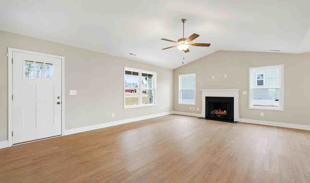 77 Falls River Ct - Photo 2 of 15