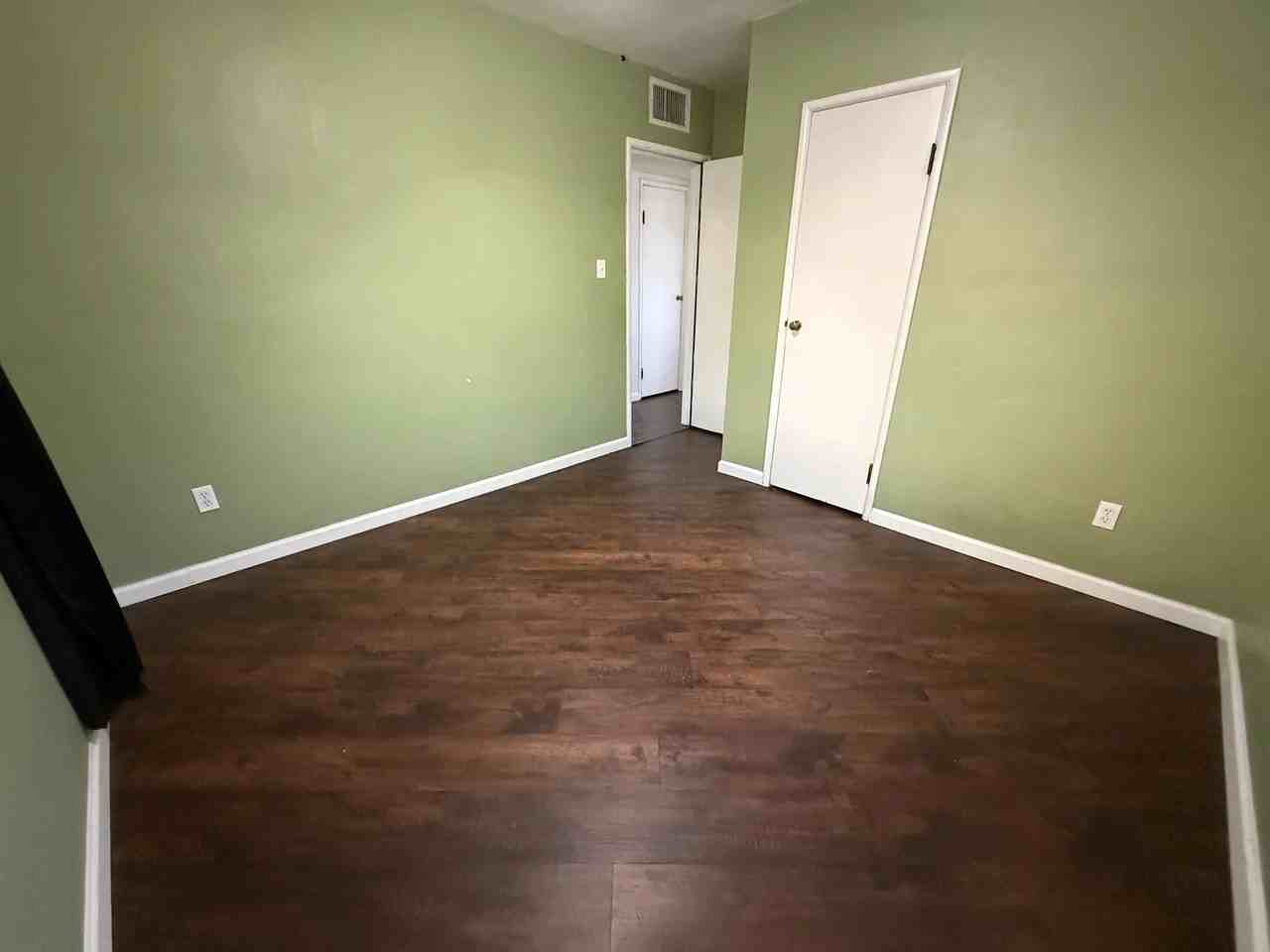 1634 E 12th St - Photo 2 of 20