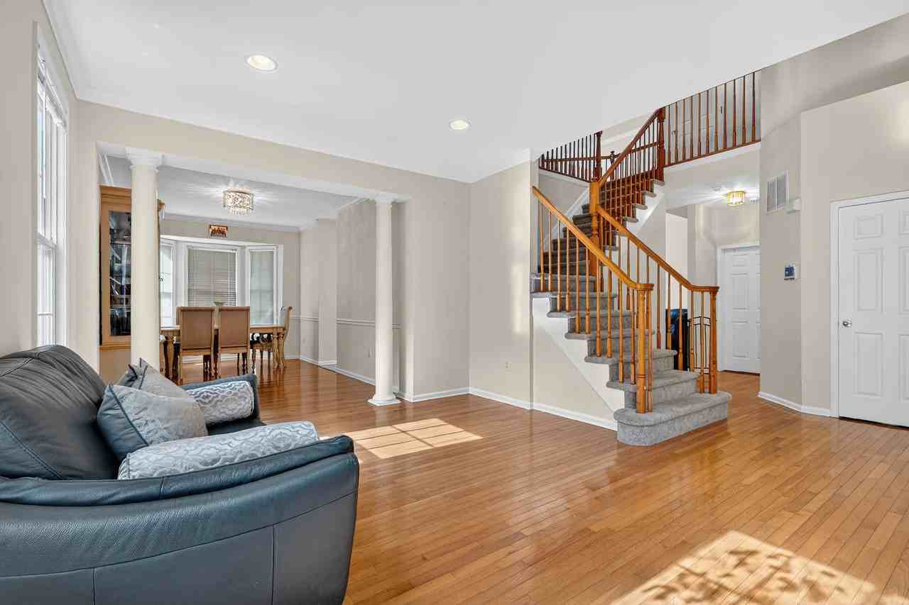 1 Palisades Rd - Photo 3 of 20