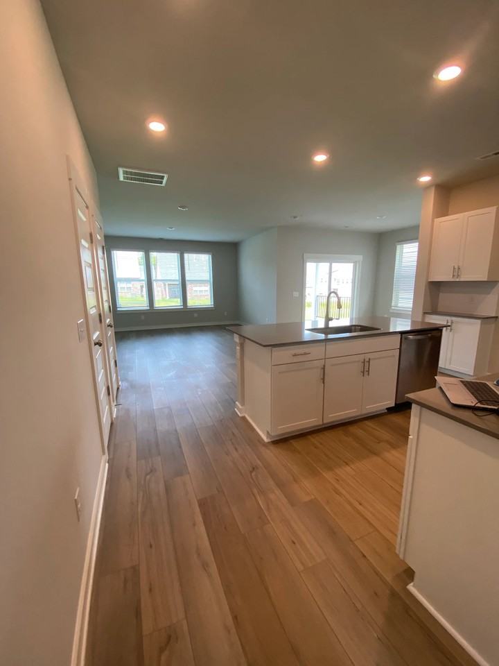 3115 Lamond Dr - Photo 3 of 18