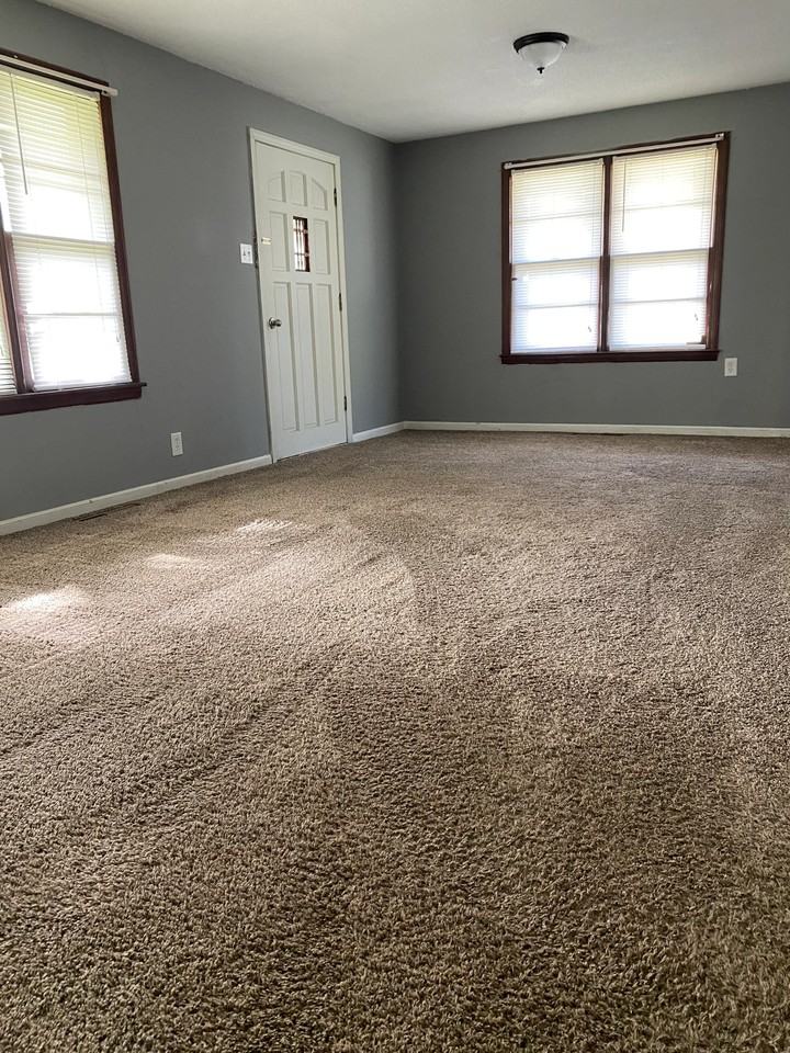 305 Redbud Ln - Photo 2 of 5