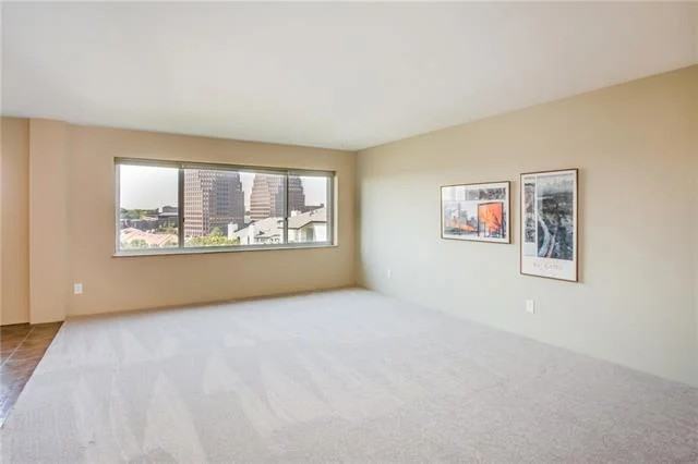 4550 Warwick Blvd #909 - Photo 3 of 20