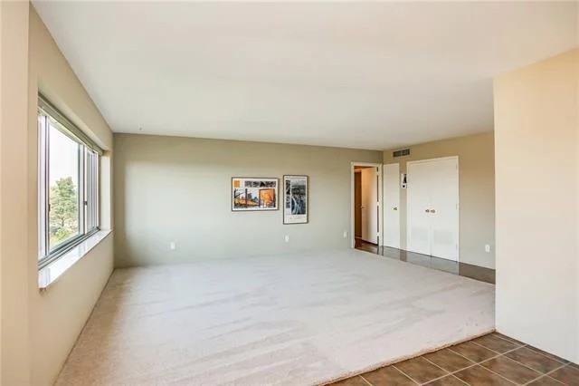 4550 Warwick Blvd #909 - Photo 4 of 20