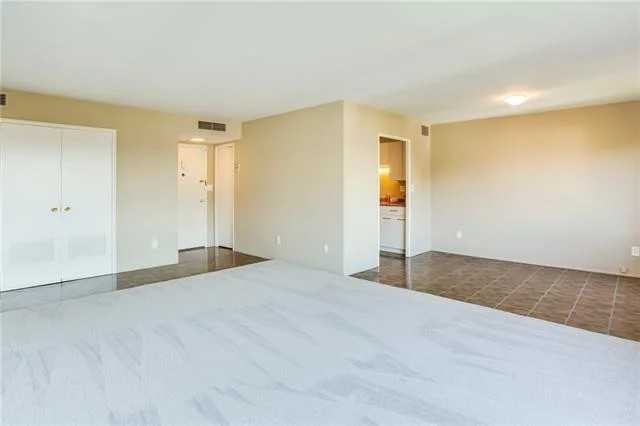 4550 Warwick Blvd #909 - Photo 5 of 20