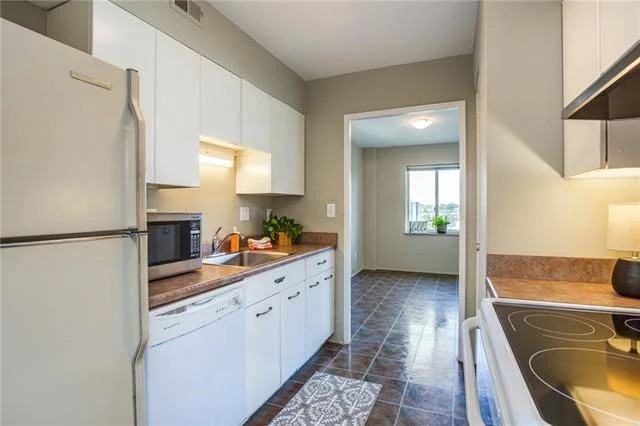 4550 Warwick Blvd #909 - Photo 6 of 20