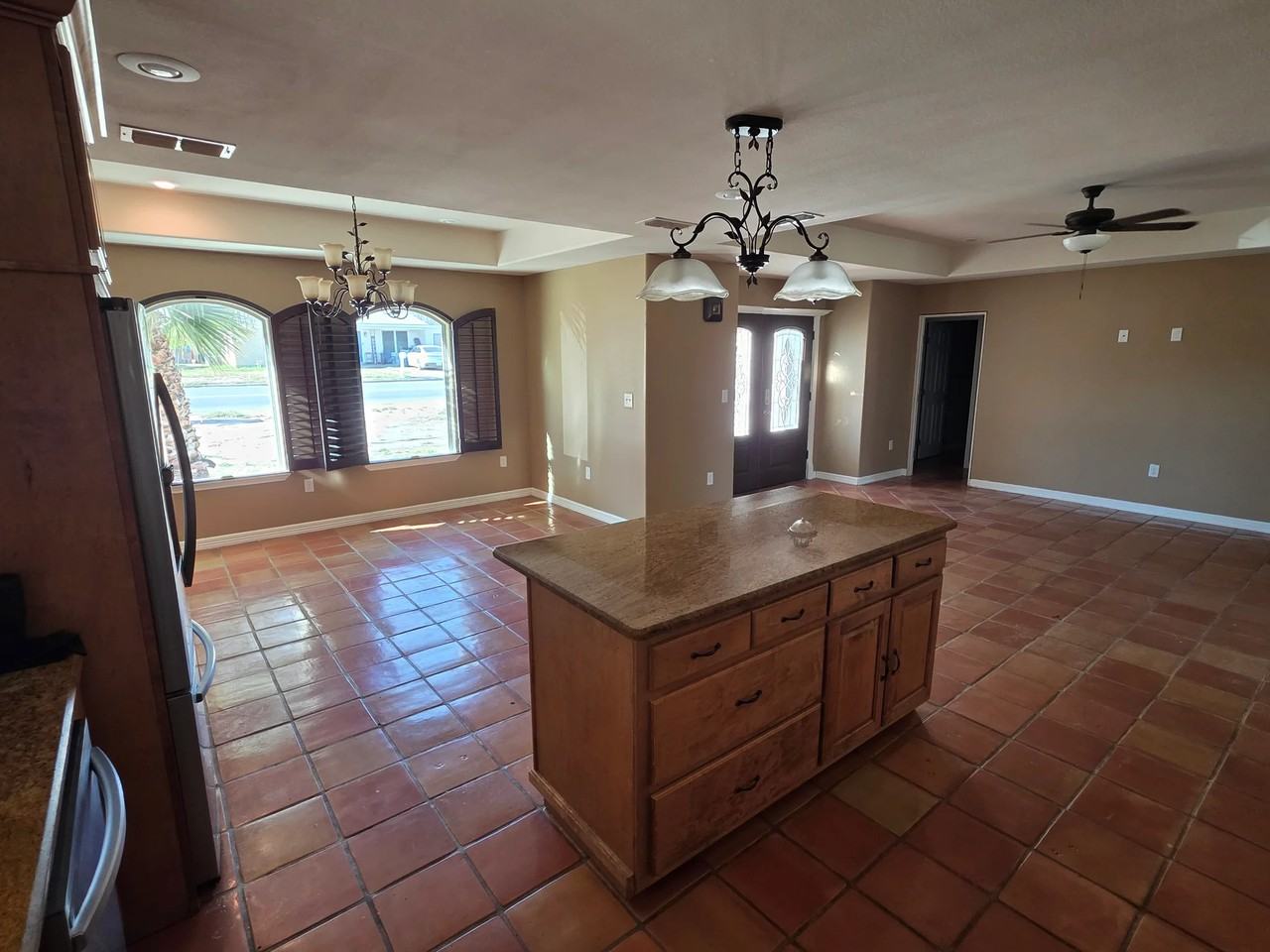 203 W Cantu Rd - Photo 4 of 22