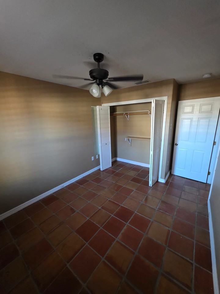 203 W Cantu Rd - Photo 6 of 22