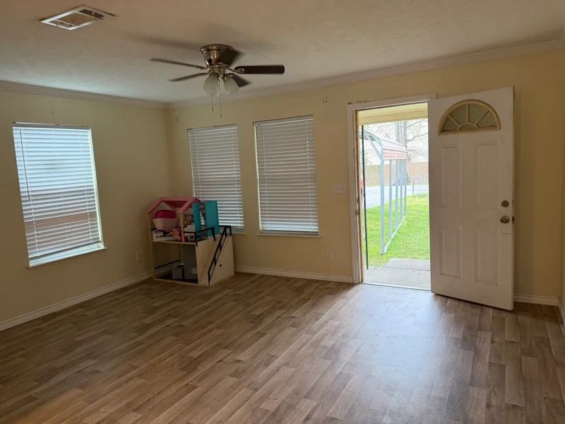 625 S Archie St - Photo 2 of 10