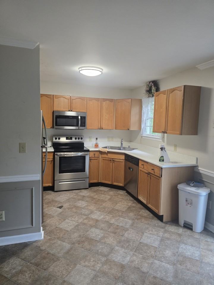 26 Zanella Dr #1 - Photo 3 of 8