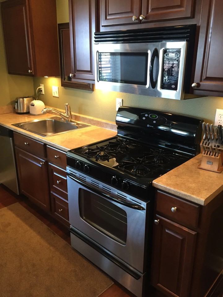 1006 E 2nd St #1 - Photo 2 of 7