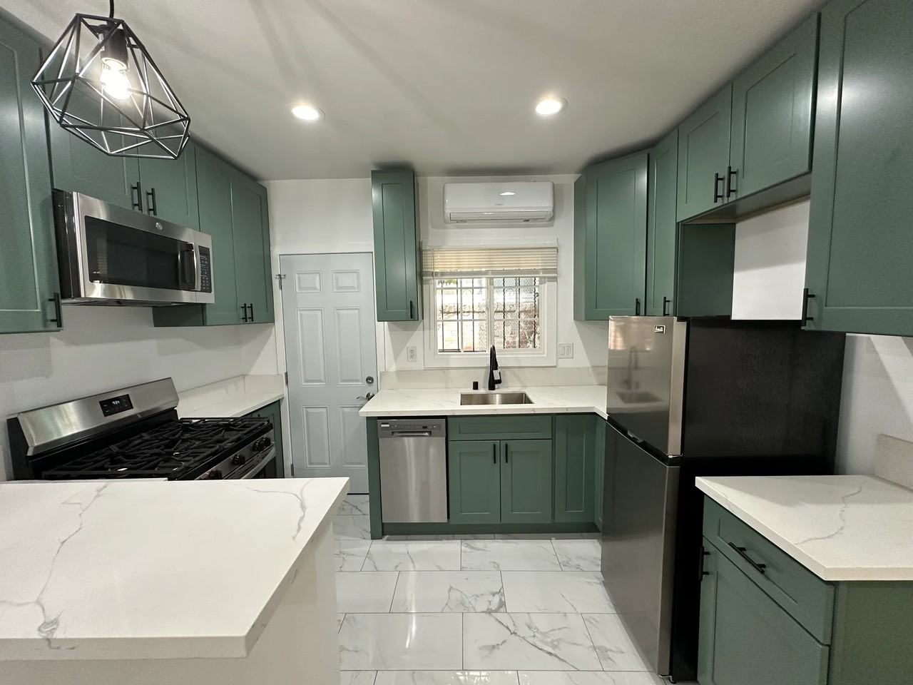 632 1/4 N Plymouth Blvd #632-25 - Photo 3 of 8