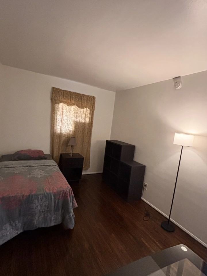 15514 Flatbush Ave - Photo 2 of 7
