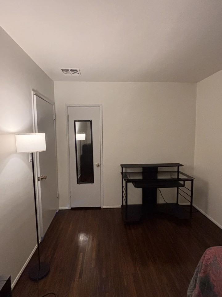 15514 Flatbush Ave - Photo 3 of 7