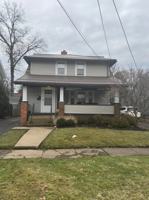 featured image of 320 Kenilworth Ave Ne #1stFL