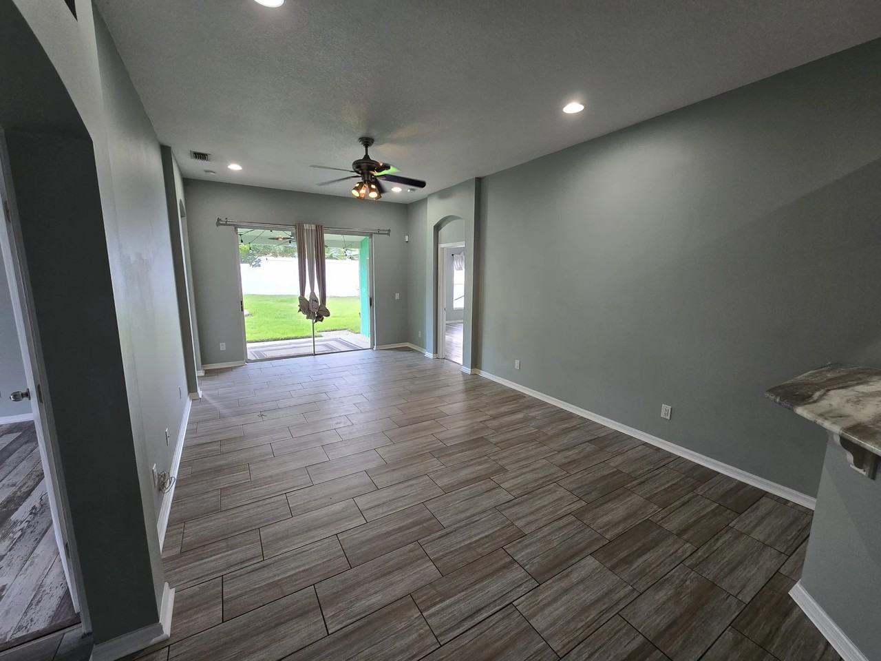 1124 Lumsden Pointe Blvd - Photo 2 of 17