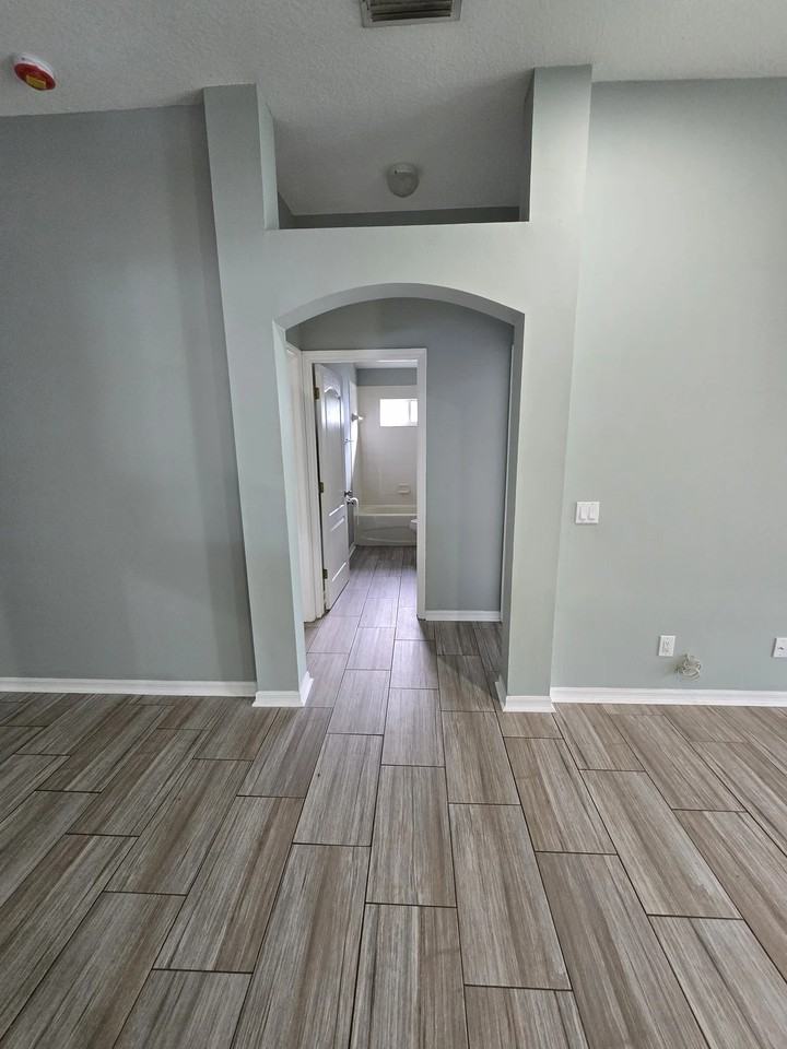 1124 Lumsden Pointe Blvd - Photo 3 of 17