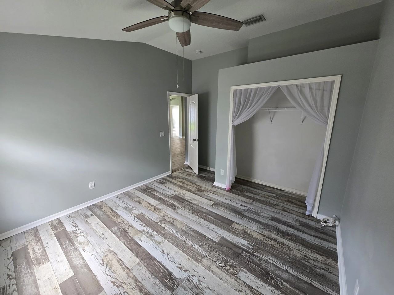 1124 Lumsden Pointe Blvd - Photo 5 of 17