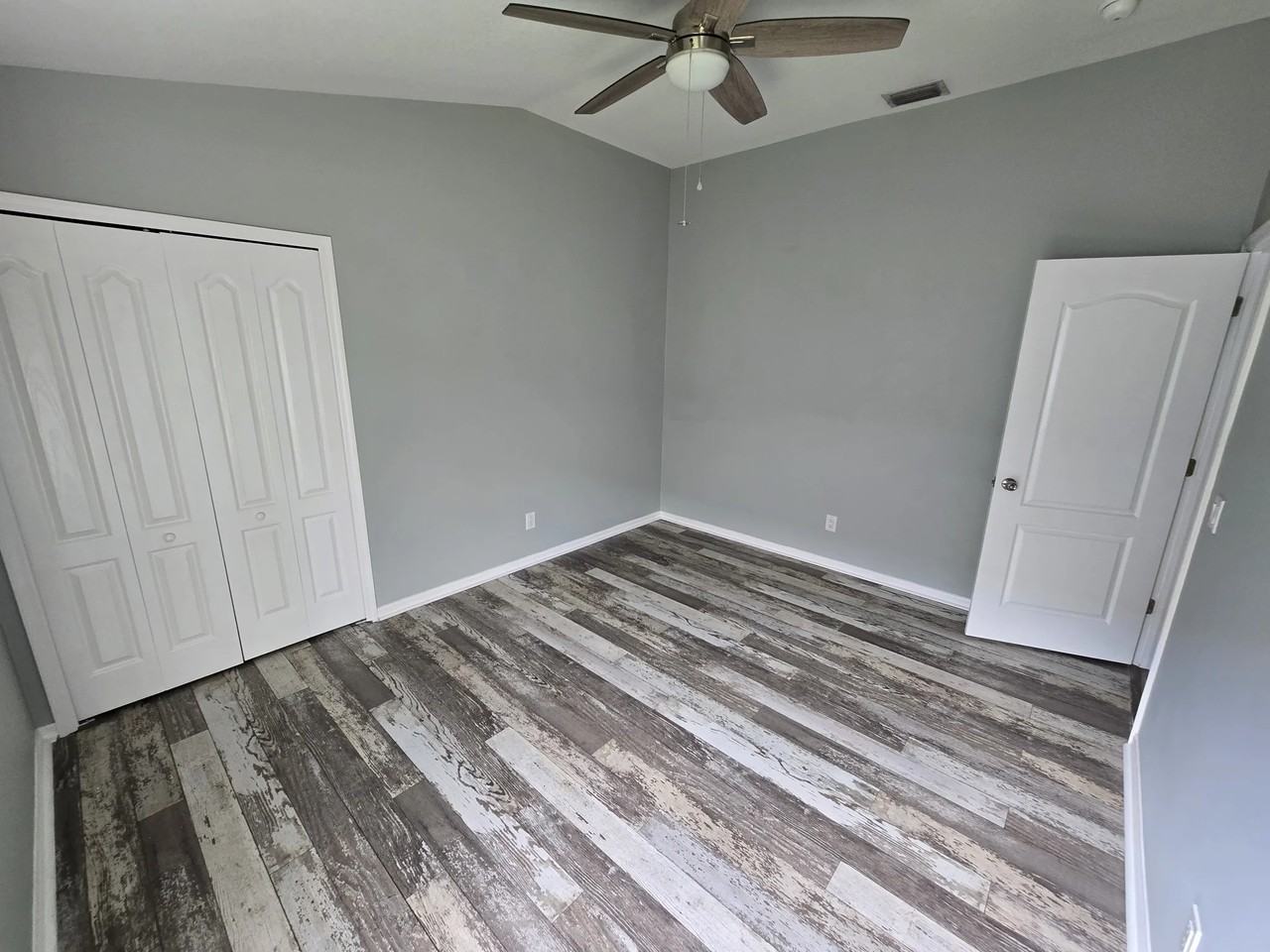 1124 Lumsden Pointe Blvd - Photo 6 of 17