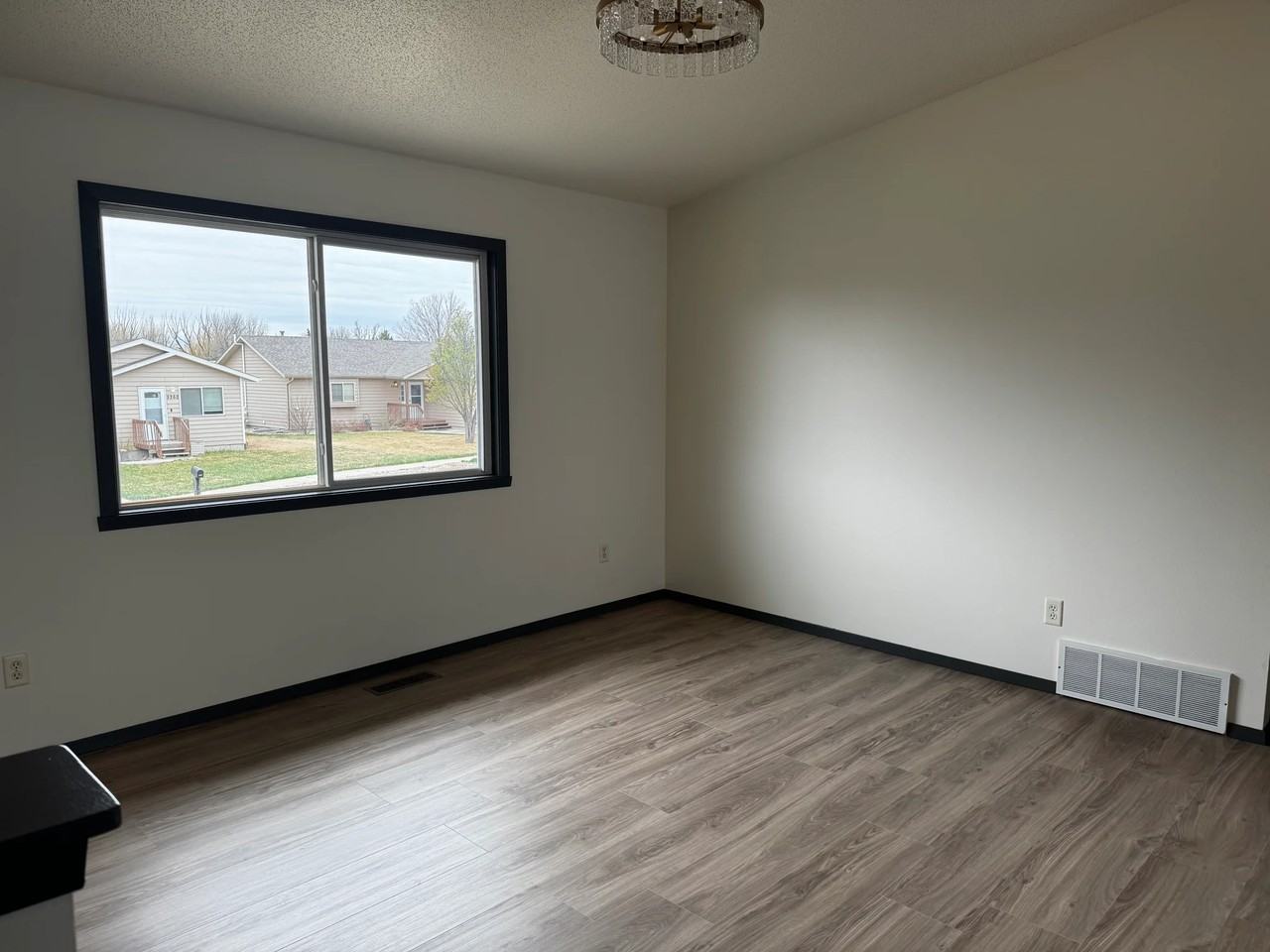 5264 Basswood St - Photo 6 of 20