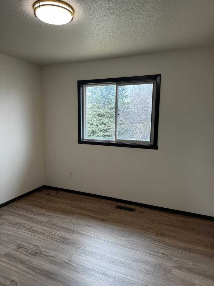 5264 Basswood St - Photo 7 of 20