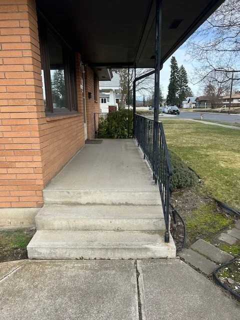 723 E Everett Ave - Photo 2 of 8