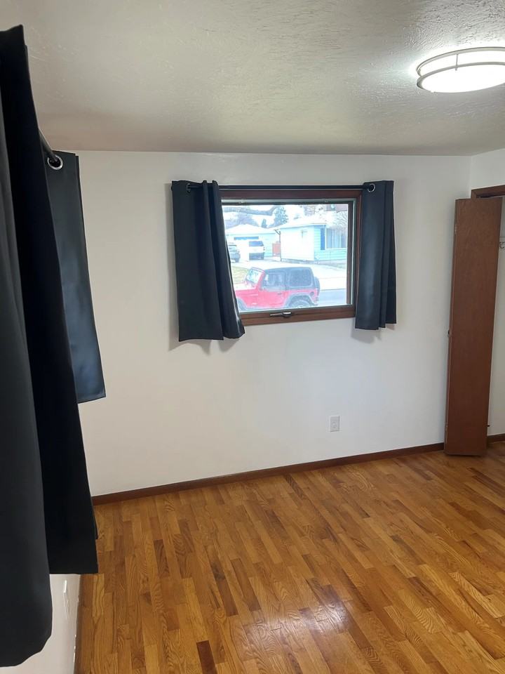 723 E Everett Ave - Photo 3 of 8